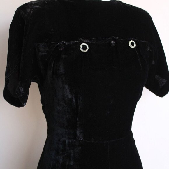 Vintage 1940s Dress, Cirilo Black Velvet Dress With Rhinestone Embellishment - Picture 5 of 12